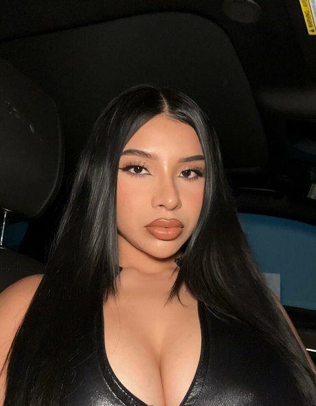 elsyguevara model erotic photos