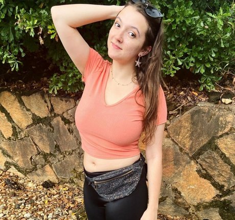 Charis Sellick star sexy image