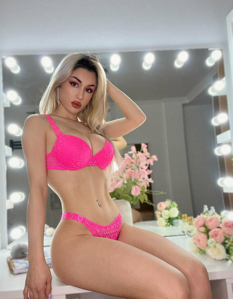 crisvqueenvip nudes actress photo