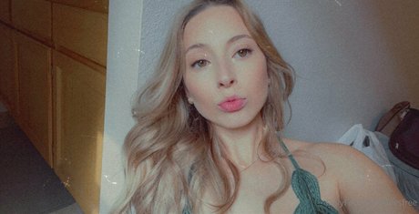 Avesfree pornstar erotic images