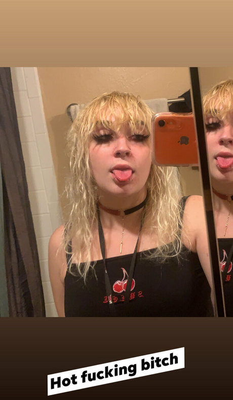 beautifulychaotic model top pic