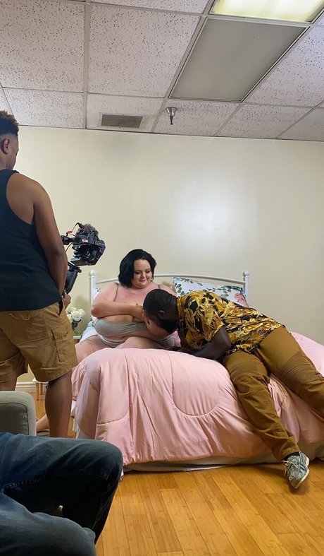 peytonthomasvip sex model image