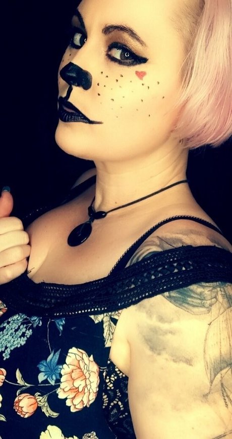 weirdartgirljo nudes star pic