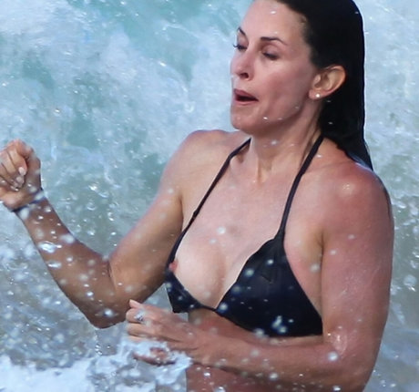 Courtney Cox nude star pic