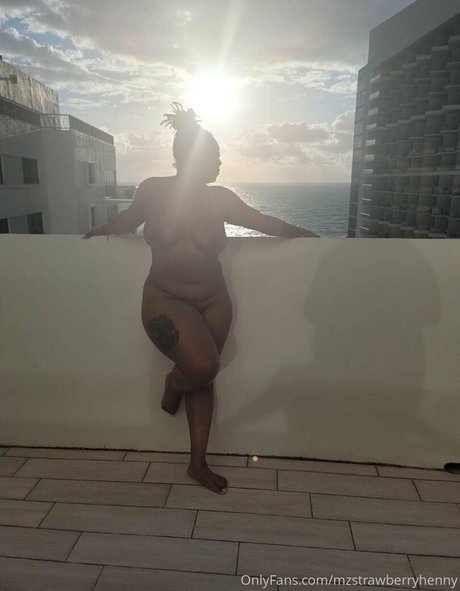 mzstrawberryhenny art actress pics