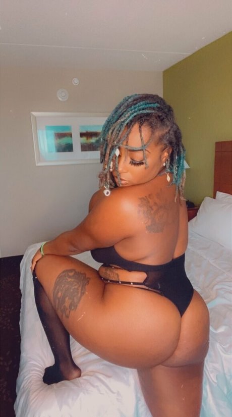 mzstrawberryhenny sex pornstar image