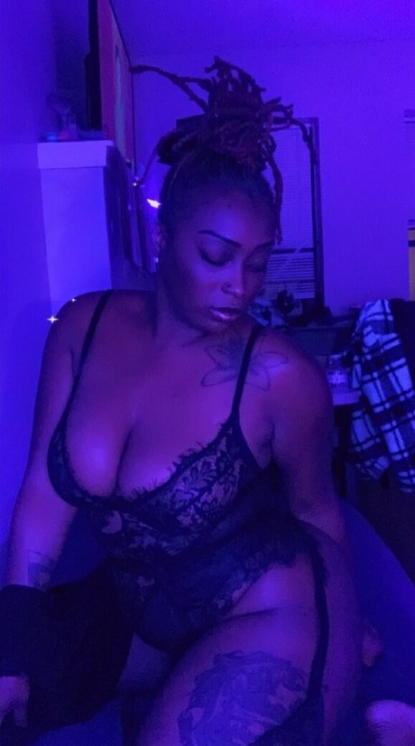 mzstrawberryhenny star nude archive