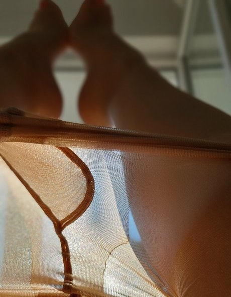 Swift Kiss star sexy pictures