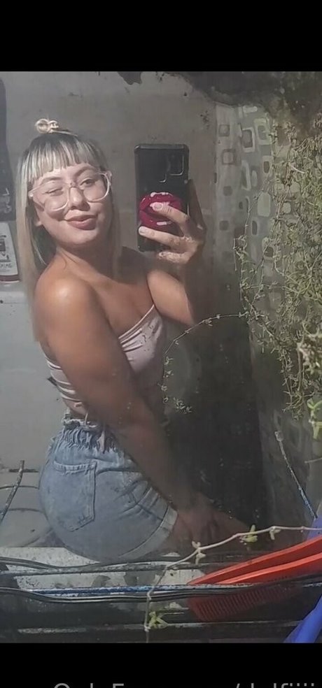 delfiiii naked model pics