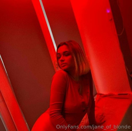 jane of blonde art actress image