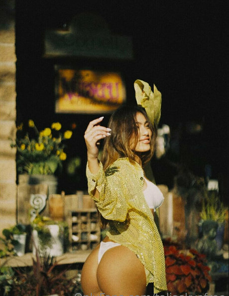 taliaskyefree star erotic photo