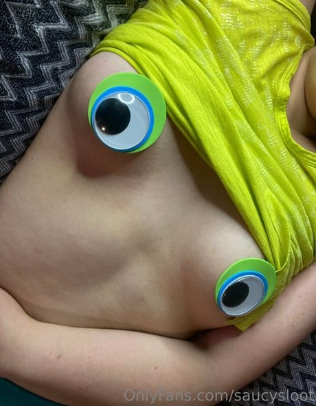 saucysloot model naked images