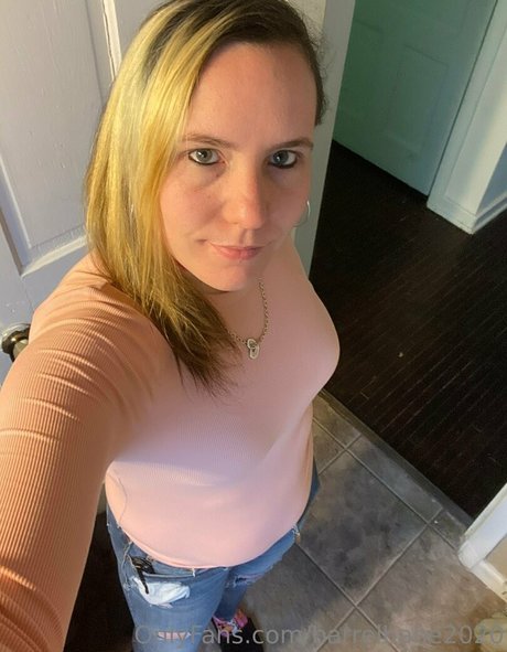 barrelbabe2020 pornographic star picture