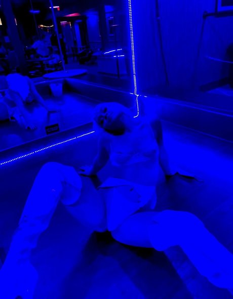 Nariluvsu hot actress photo