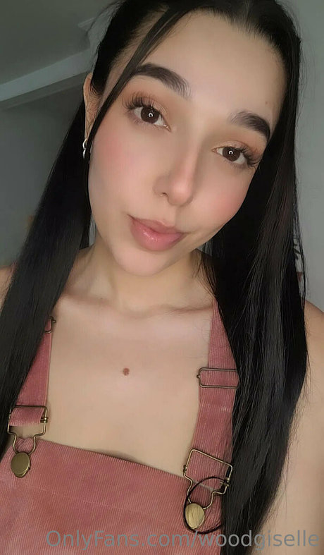 woodgiselle erotic pornstar image