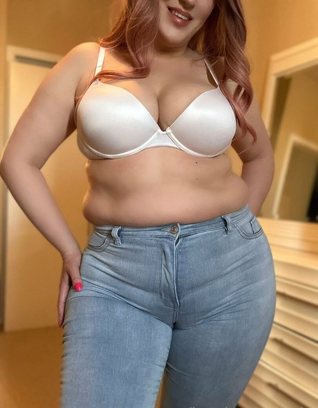 katylovessnacks model sexy photo