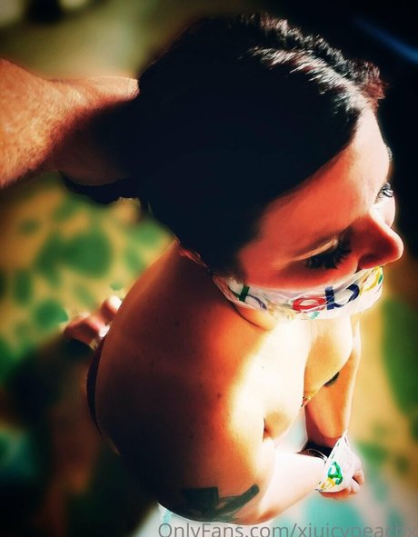 xjuicypeachx free pornstar image