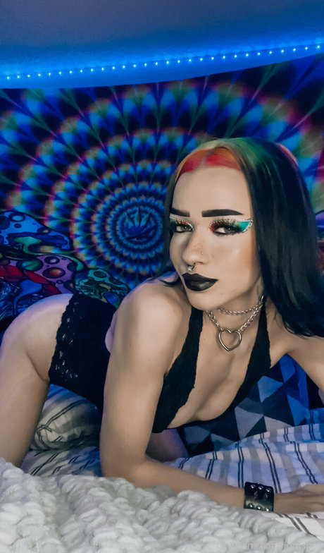 peachysheaa art star pic