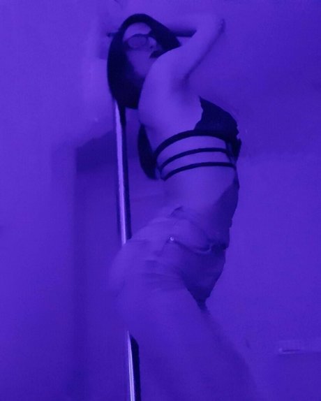 evabanefree erotic model photo