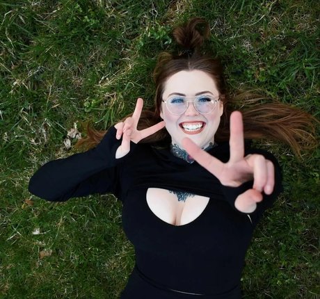 LoveLaurenn erotic actress pics