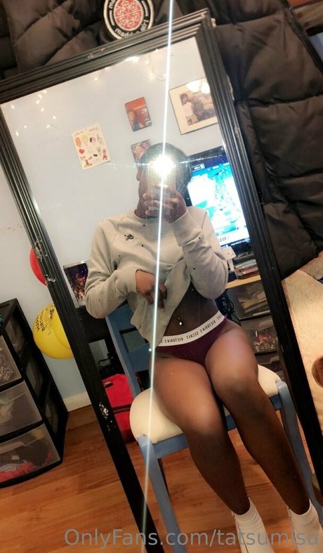 tatsumisu model naked photo