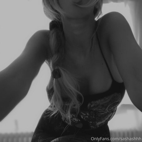 sashashhh naked model picture