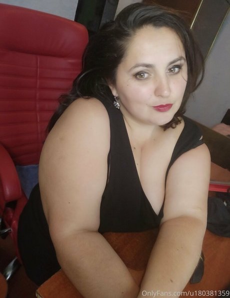 karinamoonn model sexy photos