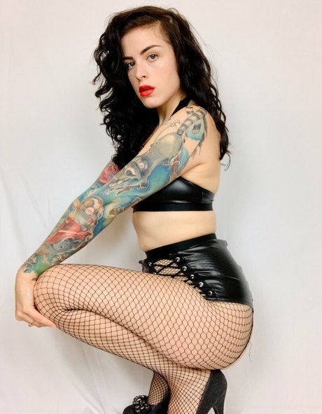 mollydarlingfree model nudes archive