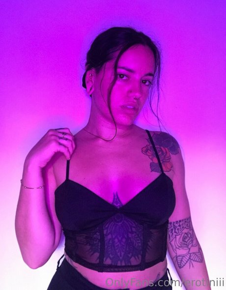 erotiniii nice model pics