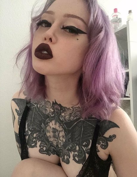 demonek0 pretty model images