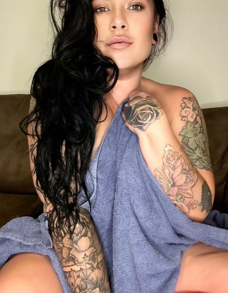 justyouraveragemum x adult star pic