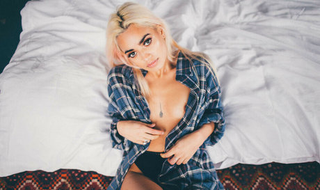 Tara Sky Martin model high quality img