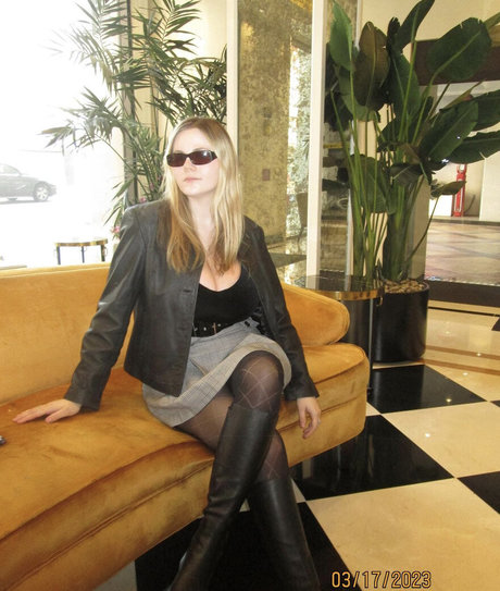 Emily V free model image