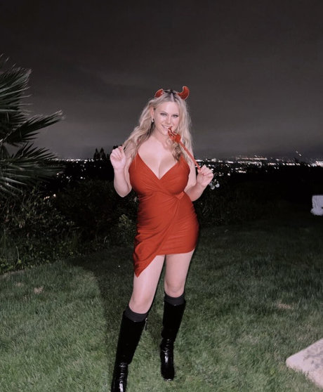 Emily V star erotic photos