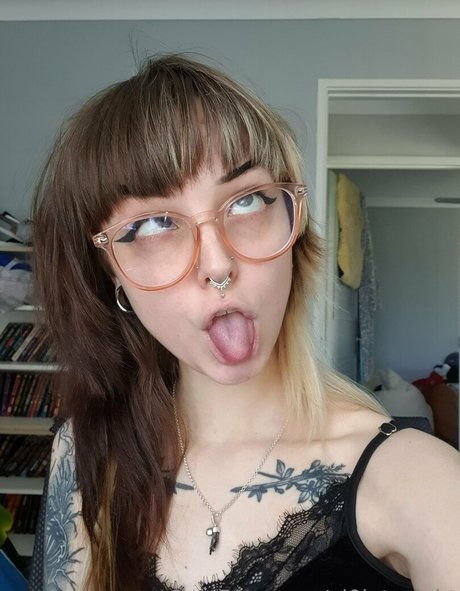 vi0let night erotic star pic