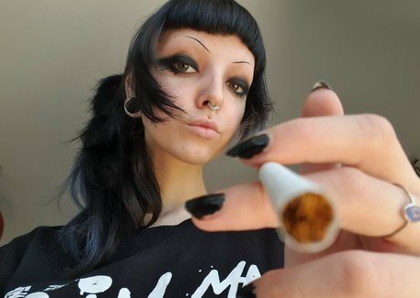 vi0let night xxx actress image