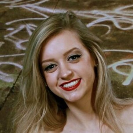 Cali Skye star sexy image