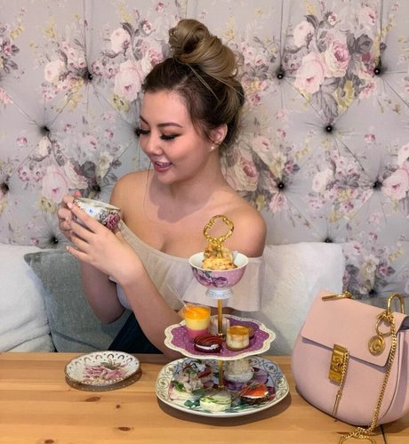 Gina Darling xxx actress photo