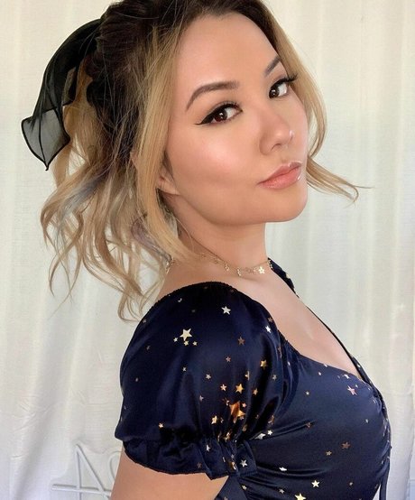 Gina Darling star art pic