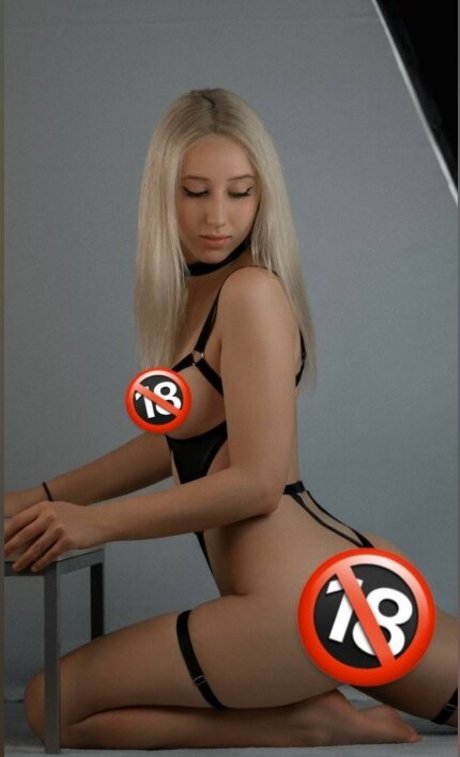 denyandelly naked actress images