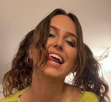 hang with bre free model pic