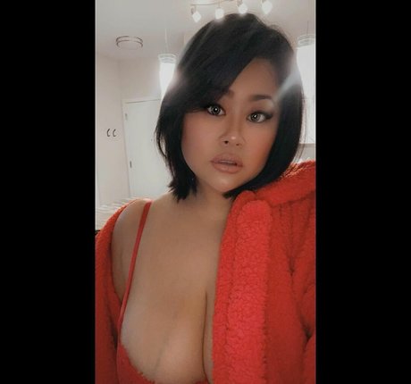 Stephanie Yum star hd pics