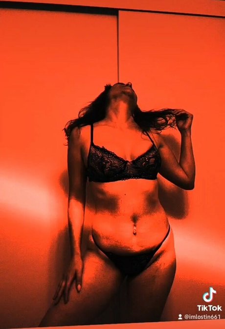 brunette beauty86 model perfect pic