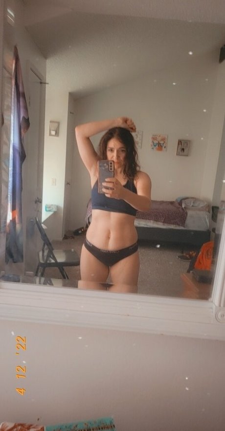 brunette beauty86 model top pic