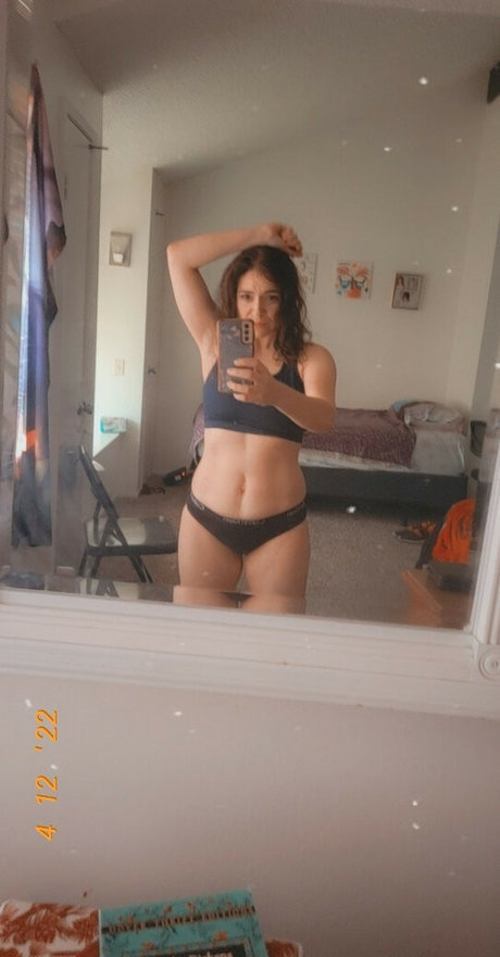 brunette beauty86 pretty actress pics