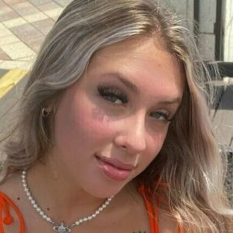 Molly Mckayy art model picture