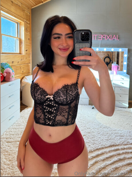 Jaixpetite adult model images