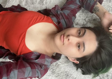 Sinastri high quality actress photo