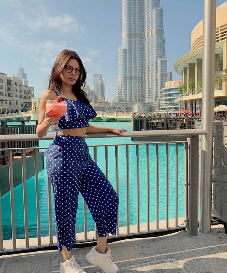 Sherlyn Chopra hd star photos