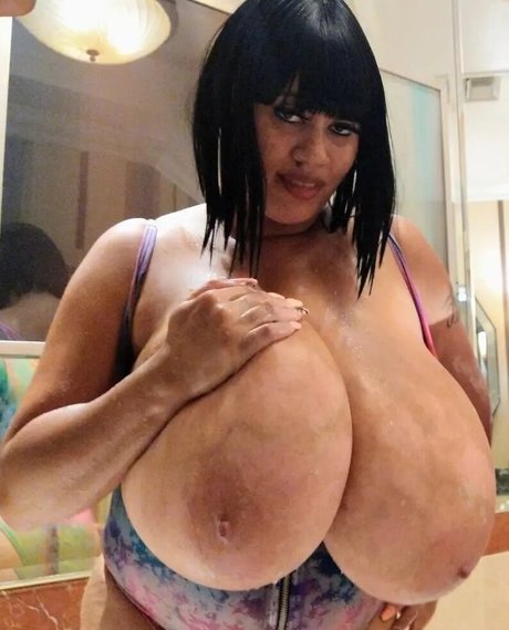 Roxi Red xxx actress archive